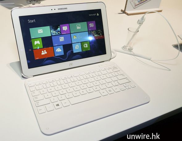【新機速試】只有 8.2mm 厚、550g 重！全球最輕薄 Win 8 平板 Samsung ATIV Tab 3 Hands-on！