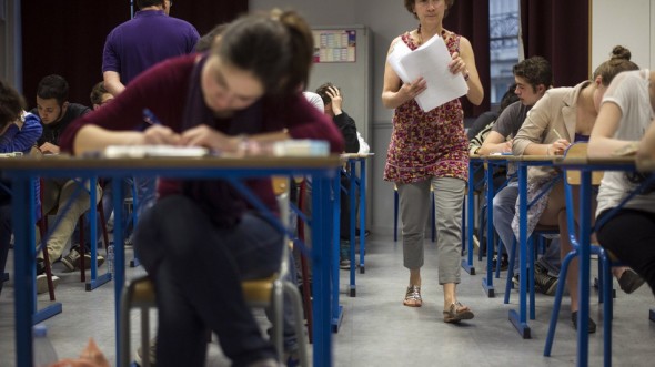 老師學生大鬥法！新裝置專捉手機出貓