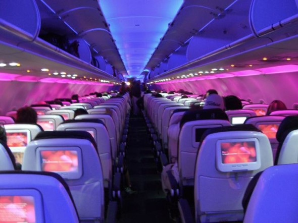 歐盟新例: 飛機全程可用手機