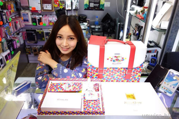 Suey 速試自拍神器 Hello Kitty TR15 連 Casio Baby G + 全套配件套裝 40 周年限量版