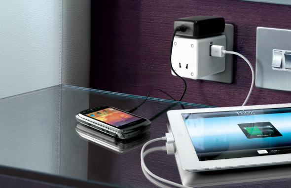 一個插頭 世界通行 – CAPDASE Power Travel Adapter – Block One