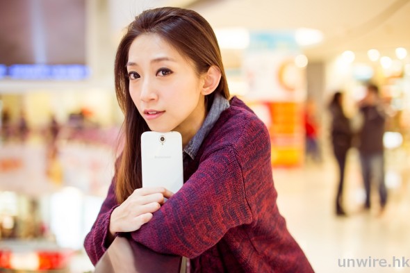 冬日潮襯 Lenovo 手機變身型女