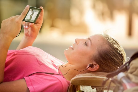 800 萬加背照增強攝力！可拍全高清片！提升效能走平價！Sony 發佈 Xperia M2