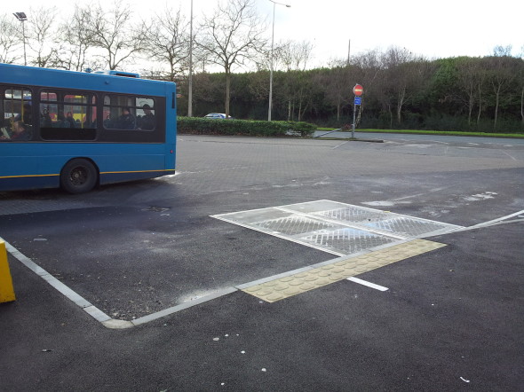 讀者分享：親身直擊倫敦無線充電巴士站