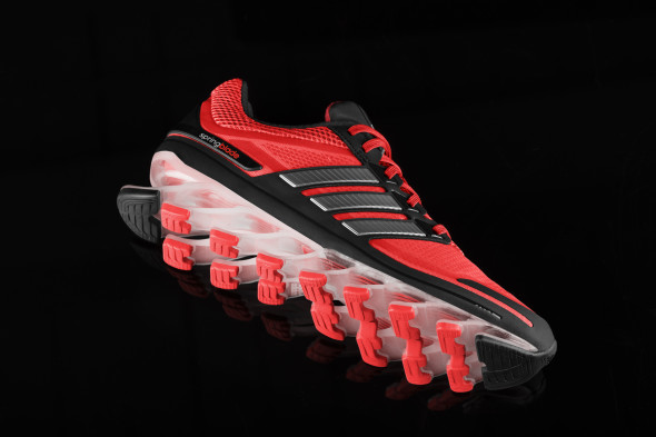 Adidas 推 Springblade 技術刀鋒跑鞋