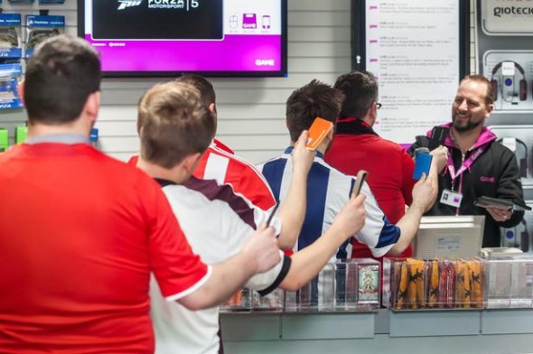 曼聯仍可捧盃！(在遊戲內)  英 GAME 舖憑曼聯飛換 FIFA14