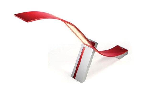 LG 曲面 OLED 技術應用在檯燈上效果絕佳