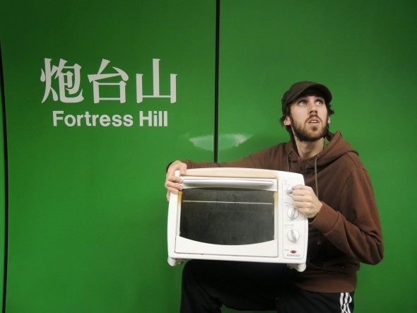 站站有特色！愛爾蘭男女港鐵潮拍  部份相片意思解釋