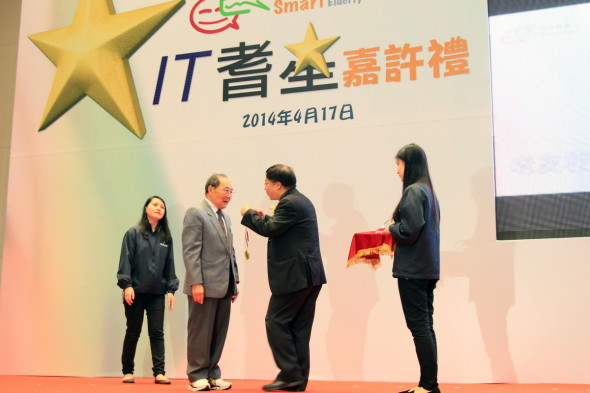 智醒 IT 耆星聚首一堂　醒目不輸後生仔