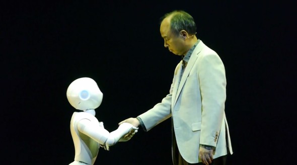 日本研發叮噹！SoftBank 全球首款「情感閱讀」機械人登場