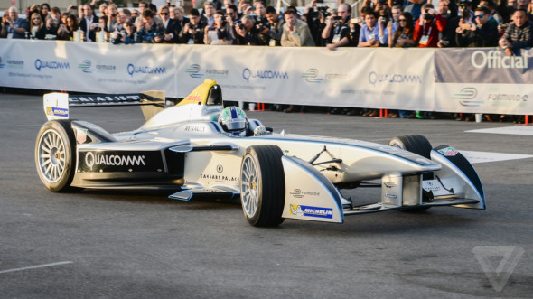 第一身視點體驗 Formula E 速度感