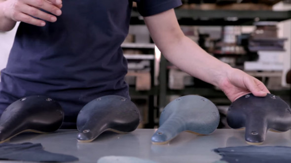 令你部單車更有型！ Levi’s x Brooks 限量牛仔布座墊