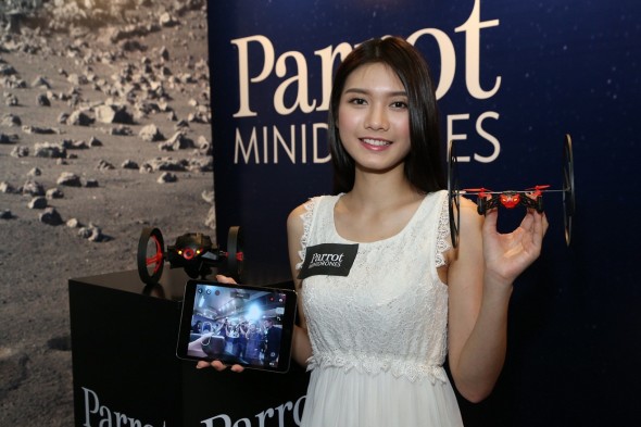 Parrot 新一代遙控玩具！迷你無人機 Rolling Spider 出場