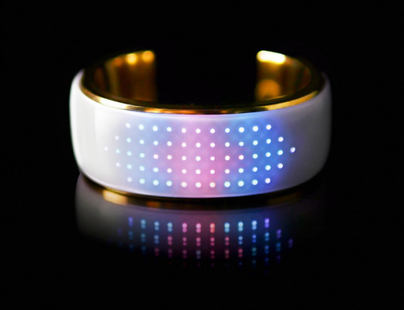 個性化閃燈提示！elemoon 智能手環