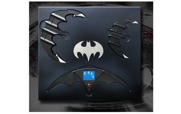 識得發光！1：1 蝙蝠飛鏢收藏品限量 500 套