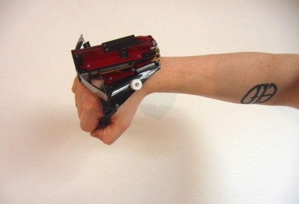 刺客裝備實體化！激光腕弩發射器 WristBow Mk II