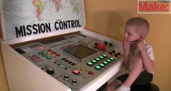 完全 DIY！超逼真 NASA 太空船艙竟是小朋友玩具？