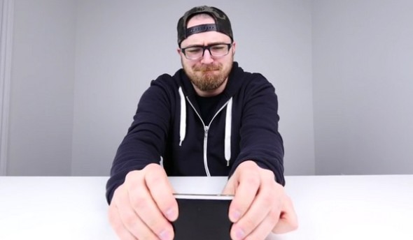 徒手拗彎測試續集：iPhone 6 及 5s 冇咁易拗得彎