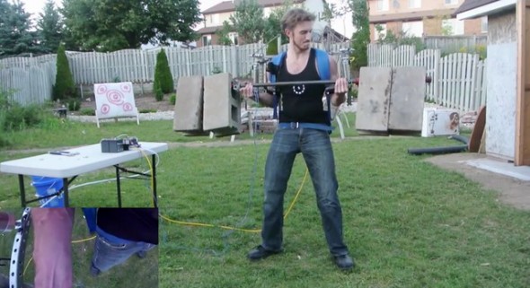 力大無窮！加拿大男子 DIY 搬運機械臂