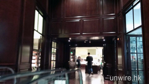 佔地兩層！全港最大 Page One 旗艦店率先行