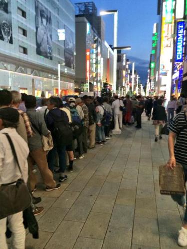 強國排隊黨攻陷日本 Apple Store？Apple 管理層神速見招拆招，排隊黨全滅！