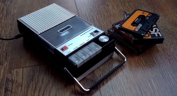 舊瓶新酒：改裝卡式收音機，變成 iPhone 喇叭