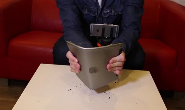 有片睇！徒手拗彎 iPad Air 2 易過食生菜？