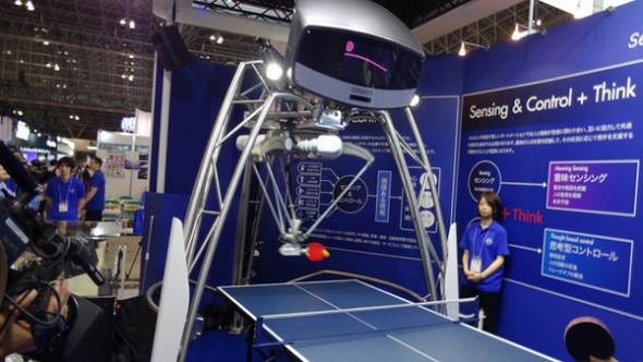 邊夠佢打！日本製造商 OMRON 設計出對打乒乓球機械人