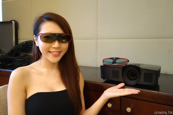 3D 影院隨時變出來！Optoma BC26LV