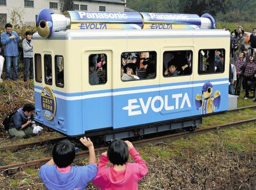 推動載客火車 Panasonic 展示乾電芯威力