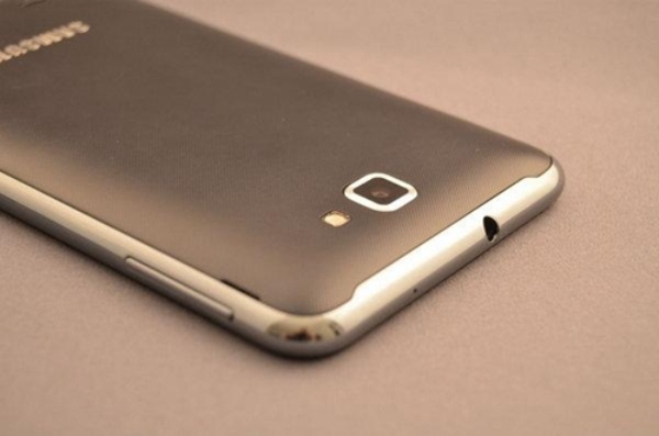 極似 A 系列！Samsung Galaxy E5 及 E7 詳細規格曝光