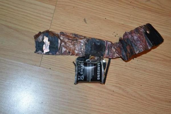 電池出問題！Samsung Galaxy Ace 2 爆炸彈開差點擊中女學生