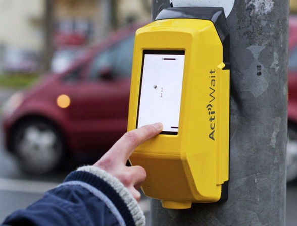 過馬路好好玩   交通燈都有機打