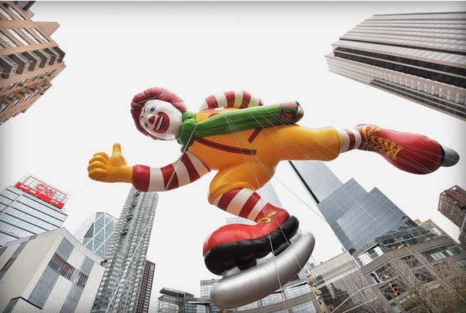 全自動機器漢堡包 !  2015 年麥當勞顧客用 TouchScreen 自訂口味後用機器造出