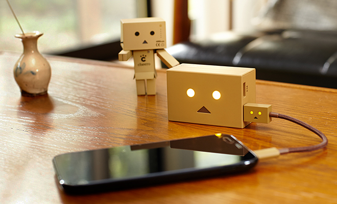 雙眼會發光‧紙箱人USB充電線