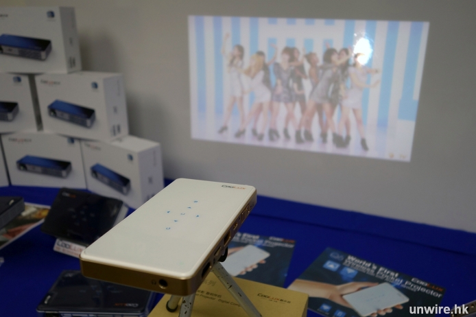 隨時開戲！迷你投影機 CooLux Q6 速試