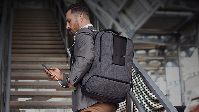 內置 15,000mAh 電源   智能 AMPL 背囊發表