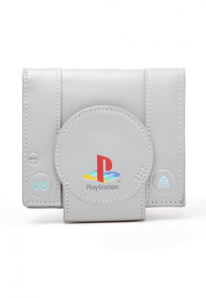 把 Play Station 著上身，授權推出 20周年產品