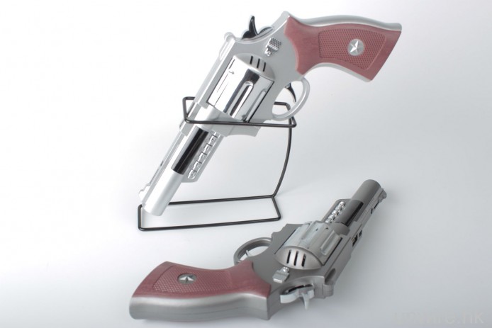 最無聊的玩具 ?  手槍 ＋收音機 + MP3 Player… Music Magnum