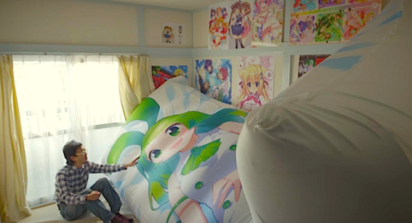 挑戰你的勇(毒)氣！ 6 米巨型少女攬枕抱回家