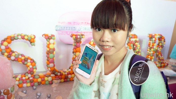 收到會甜到入心？4.76卡 SWAROVSKI 寶石手機 Sugar Macaron