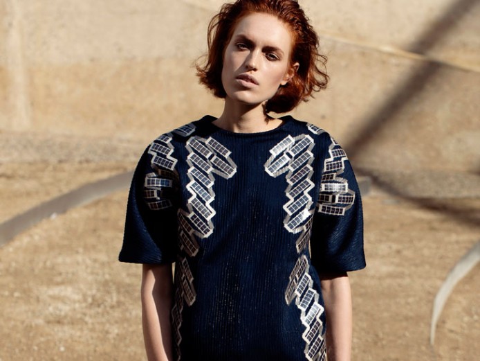 T-恤內嵌太陽能板   隨時為手機充電