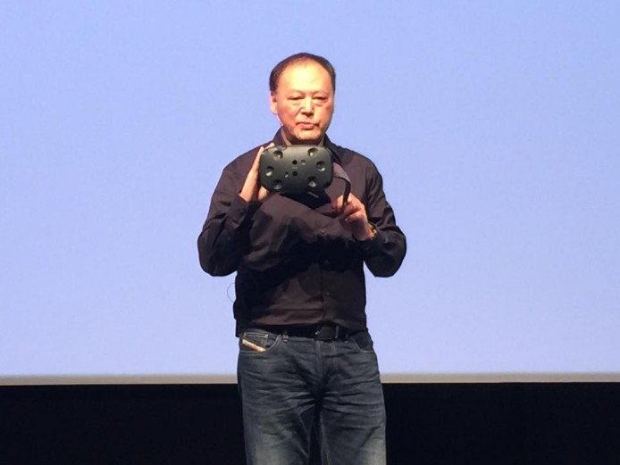 Steam 遊戲 VR 化！與 Valve 合作，HTC 發表全新 VR 裝置 Vive