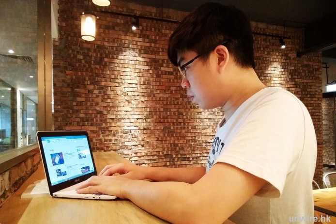 小編 ：「同新 Macbook 一樣輕」- Asus Eeebook X205 輕筆電評測