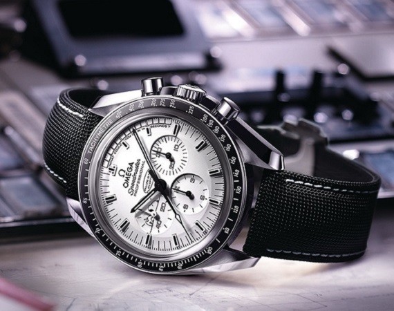 Omega 推出 1,970 隻限量版 Snoopy 腕錶