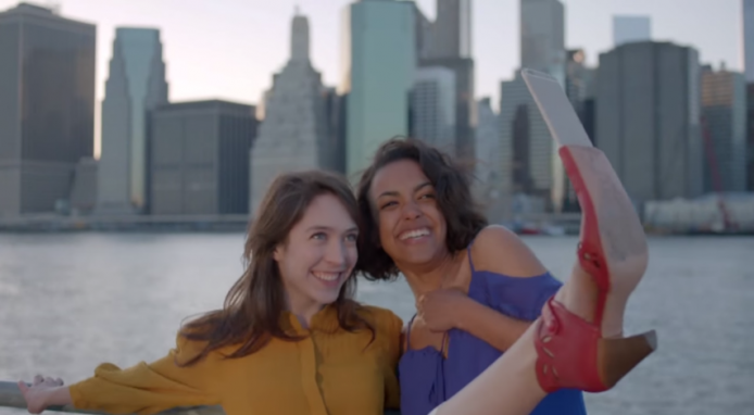 自拍神器末日！美鞋廠成功研發自拍神鞋 Selfie Shoes