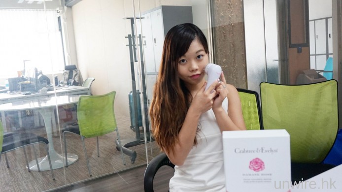 依莉詩：「只係感覺到”震”！」－ Crabtree & Evelyn深層淨肌潔面儀 評測