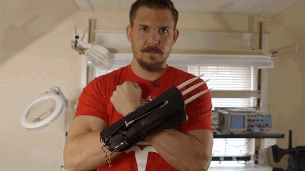 DIY 狼人利爪手套！肌肉收縮利爪即可收放自如