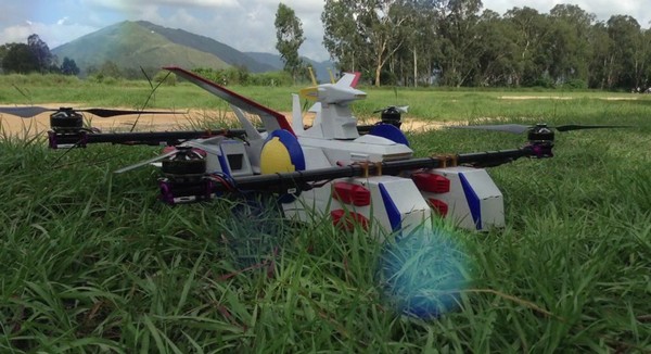 型到爆！香港人自製機動四軸「木馬號無人機」正式升空