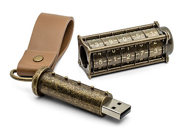 輸入密碼先用到！Cryptex USB 手指外型酷似《達文西密碼》藏密筒
